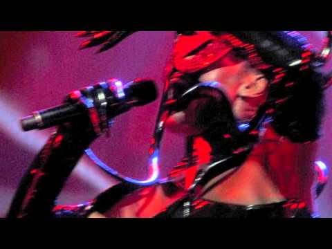 Brigitte Fontaine & Grace Jones -  Caravane - Clip HD 2011