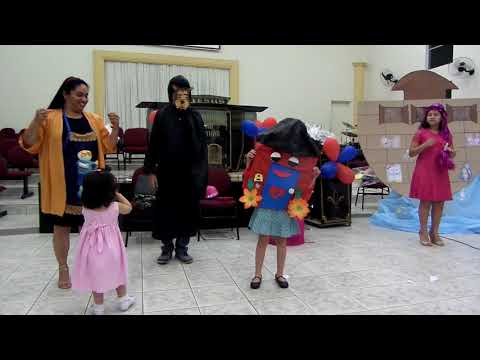 TIA MARGARETE BALANÇA A CASINHA