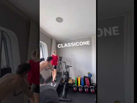 Chiara Ferragni senza 'mutande' su Instagram: Fedez le abbassa i pantaloni in diretta