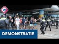 ME in actie tegen relschoppers bij station Den Haag Centraal - OMROEP WEST