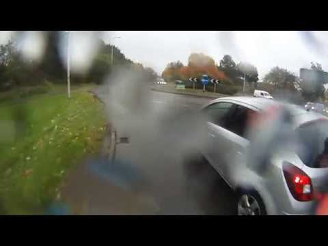 DY13LBU - MGIF To Cut Up Cyclist