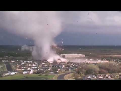 Amerika Kansas'ta Oluşan F3 Büyüklüğündeki Hortumun İnanılmaz Görüntüsü