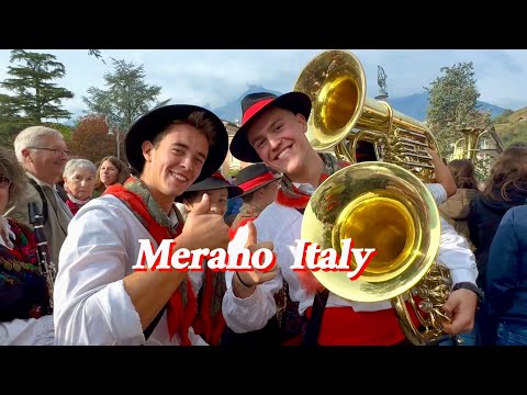 Tiroler Folk Parade Traubenfest in Meran | Festumzug | Sfilata Folk Merano Italy