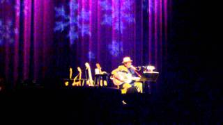 Elvis Costello - Winter Song (Chicago 12-20-10)