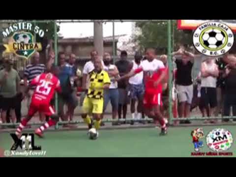 Romário dando CANETA em pelada