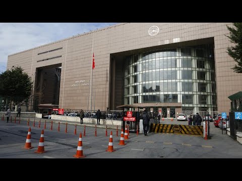 تركيا تستأنف محاكمة سبعة أتراك ضالعين في قضية تهريب كارلوس غصن