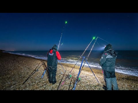 FROZEN FISH-OFF! Jon Tries New Rig In Ice-Cold Conditions Against Neil 