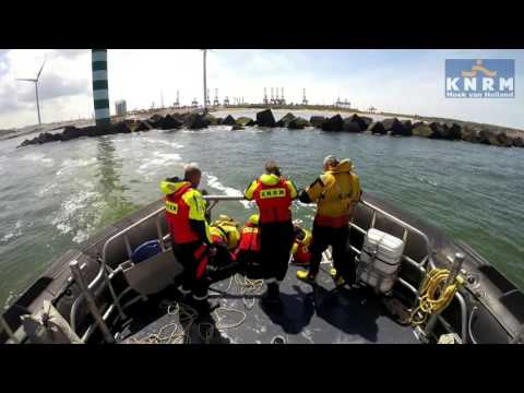 KNRM HvH Bellyboat visser uit penarie gehaald