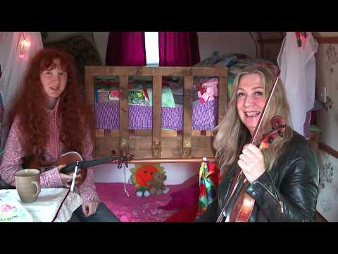 Mairéad Ní Mhaonaigh and Fiona Gavin with the "21 Highland" for Gypsy Wagon TV