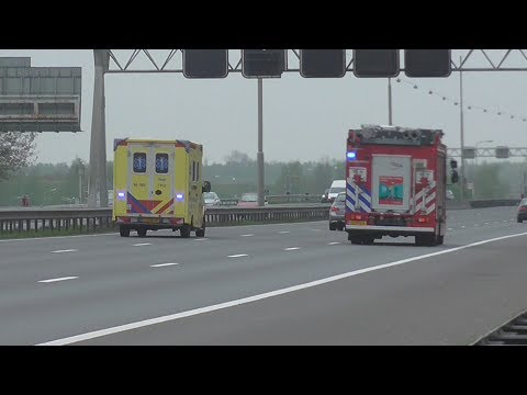 PRIO 1 Brandweer Barendrecht 17-3631 17-3632 + Politie & Ambulance met spoed naar een aanrijding!