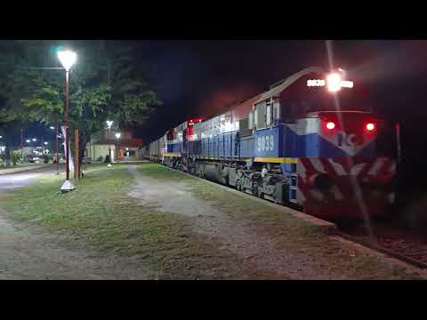 Gt- 22 (9101)+ Alco (8270) con un Mega Tren Vacío de N.C.A por "Estación Forres" en plena noche 🚂🌃