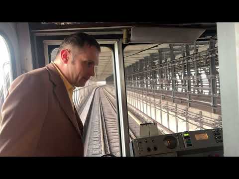 Jízda historickou soupravou metra 81-71 v úseku Hůrka-Lužiny se zastavením v mostu (zadní kabina)