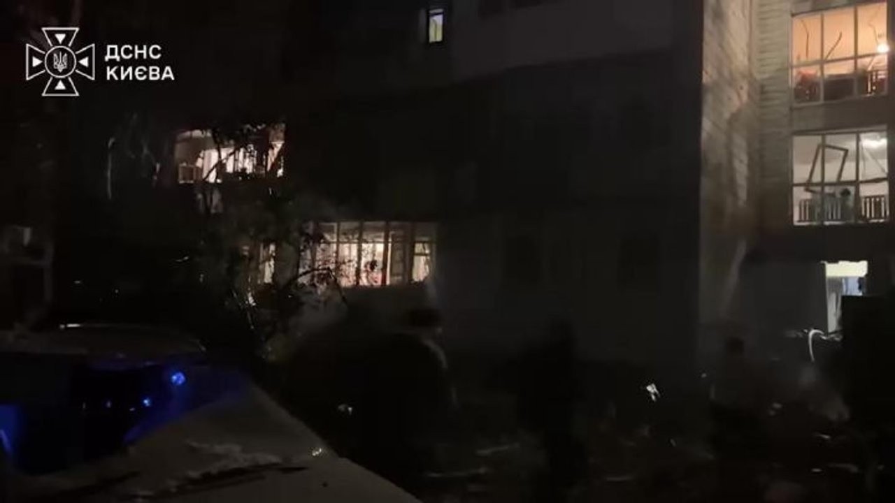 Massiccio attacco russo su Kiev incendi nella capitale ucraina