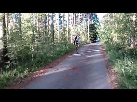 Jonne keulii pyörällä yli ja sarvi munille