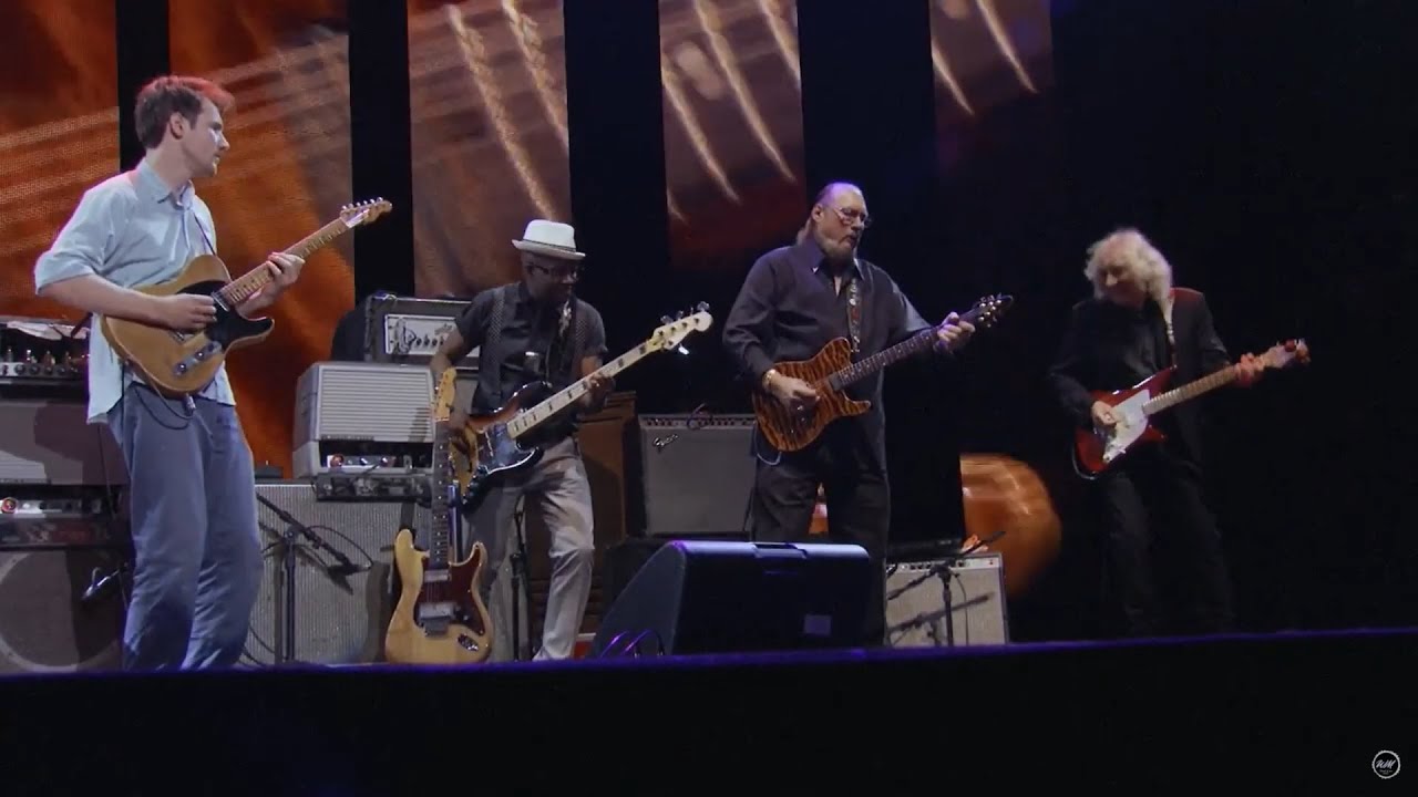 Green Onions - Booker T. & Steve Cropper, Keb Mo... Live Guitar Festival New York 2013. - YouTube
