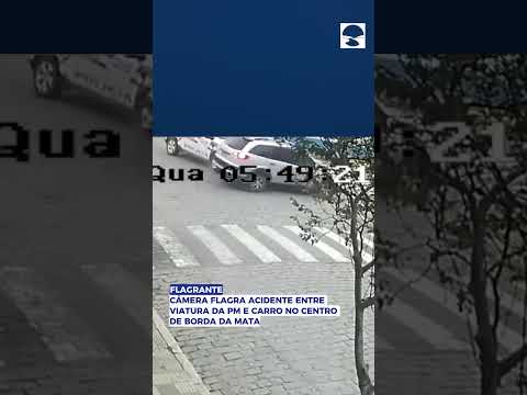 Câmera flagra acidente entre viatura da PM e carro no centro de Borda da Mata