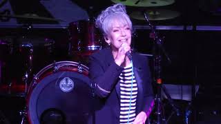 WENDY MATTHEWS - The Day You Went Away - At Musicland Melbourne #wendymatthews