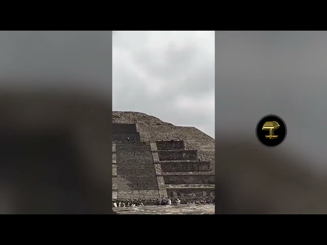 Sube a una pirámide prehispánica en México y comienza a disparar