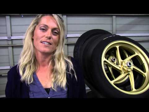 SUPERBIKE*IDM - Zolder/Belgien - HAUTNAH #001 Katja Poensgen Reifencheck - 10. Mai 2013