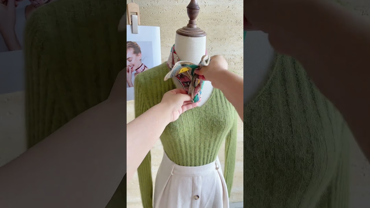 Camellia scarf: A must-have for autumn and winter, exuding French elegance.