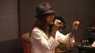 Emyli - Look At Me Now (Live @ Apple Store Ginza)