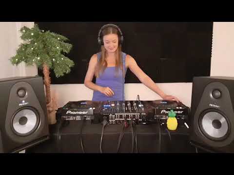 DNZ Records // EvaLynn LIVE (April 10, 2021)