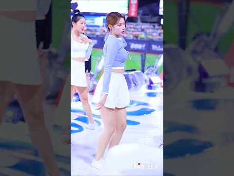 센터의 품격 250812 이예빈 치어리더 단상 공연 golden 직캠