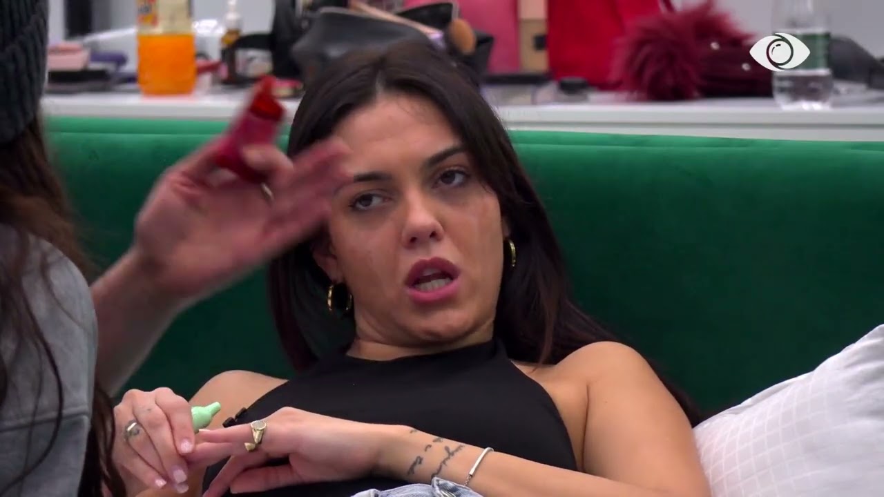 Ti ke shoqe Danjën/ Livia diskuton me Rozanën