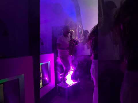 Bakermat - One Day (Vandaag) tune bij Peter de Vries, DJSAX.nl