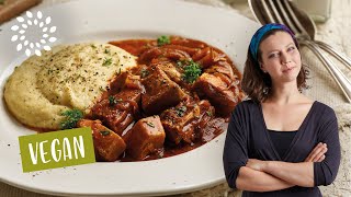 Würziges Jackfrucht-Ragout an Zwiebelsauce