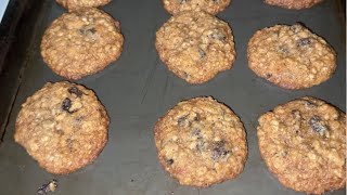 HOW TO MAKE THE BEST OATMEAL RAISIN PECAN COOKIES USING THIS RECIPE | FRESH SOFT AND CHEWY