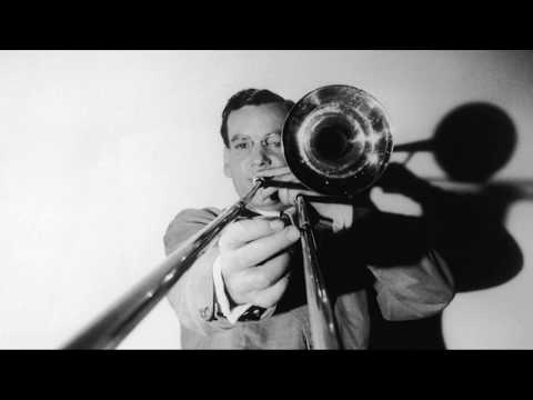 Glenn Miller-Moonlight Serenade April 4, 1939. Full spectrum stereo