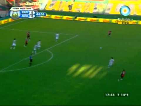 Atajada de Luchetti a Noir (Banfield - Newell's) (3/10/2011)