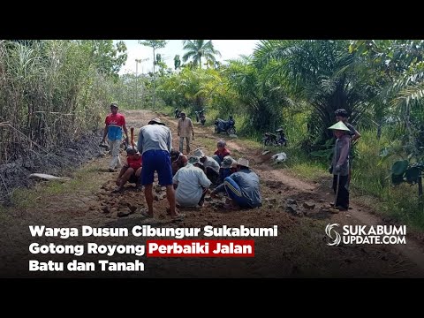 Warga Dusun Cibungur Sukabumi Gotong Royong Perbaiki Jalan Batu dan Tanah