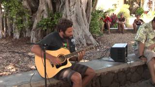 Jack Johnson Singing to Children &quot;Upside Down&quot;