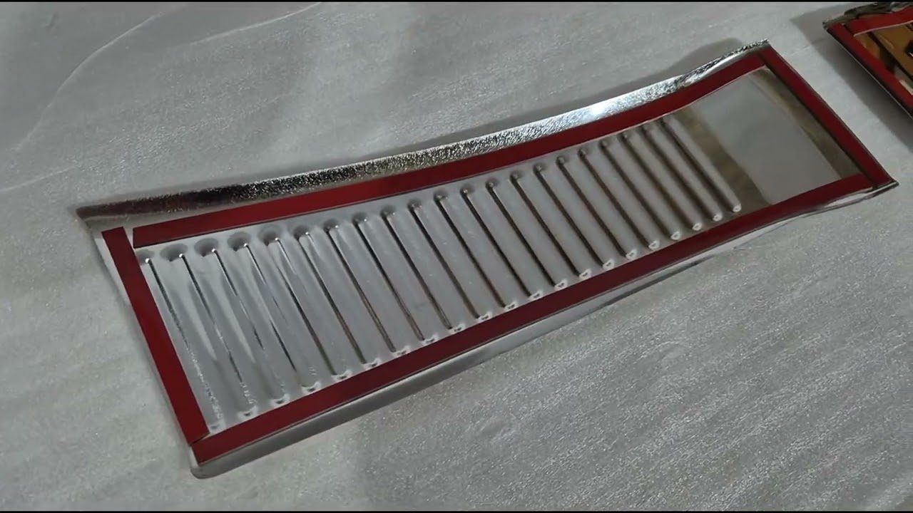 Suzuki SX4 S-Cross 2021- рр. Накладка на задній поріг Carmos (нерж, глянець) Video 1