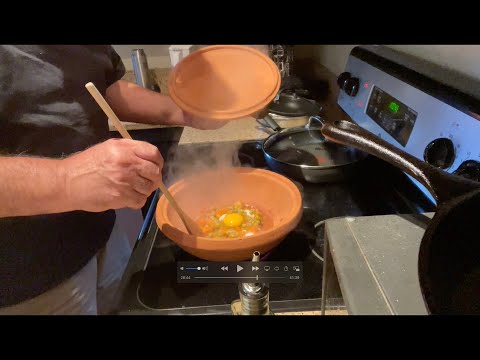 My new 2.5 quart  Non-Toxic MEC Clay Pan - Unboxing, Cleaning, Cooking Shakshuka  and Cleaning