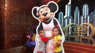 MEETING DISNEY WORLD'S CHARACTERS!