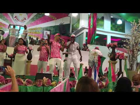 Marquinho Art Samba e Dowglas Diniz cantam Mangueira 2002