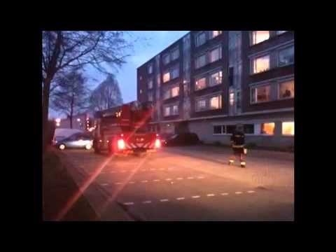 Hulpdiensten gaan retour kazerne, middenmolenplein - 10 3 11