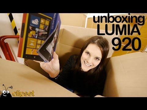 Lumia 920 unboxing Nokia