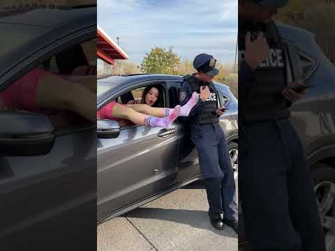 Women uses mannequin to escape from the police! 