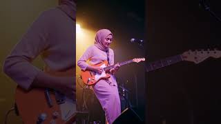 Download lagu GITARIS CEWE CANTIK #gitariscewek #black_dot mp3