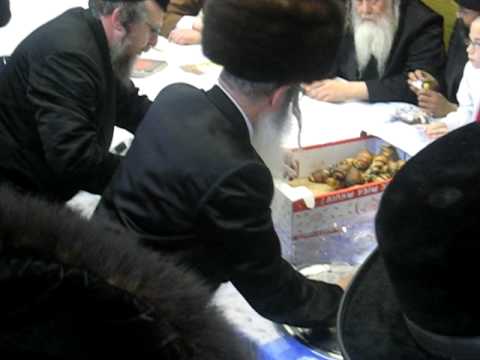 Mishloach Manos from the Amshinover