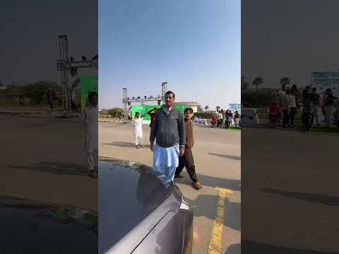Taking a closer look at the Elantra GL at PakWheels Car Mela Multan