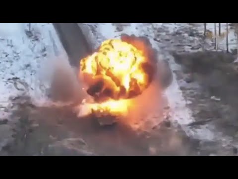Rysk"oförstörbar" stridsvagn sprängs i bitar av Ukraina