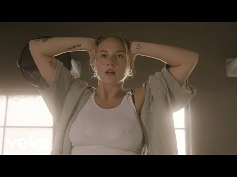 Kat Cunning - Sore Thumb (Official Music Video)