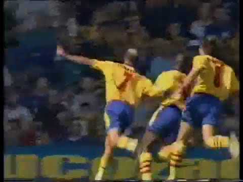 Crystal Palace's Attilio Lombardo scores v Everton 1997/98