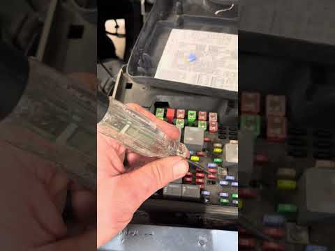 Checking fuses without removing them, using a test light