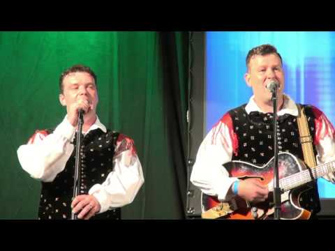 Ansambel Vrt - Zakaj nemirna si (v živo)